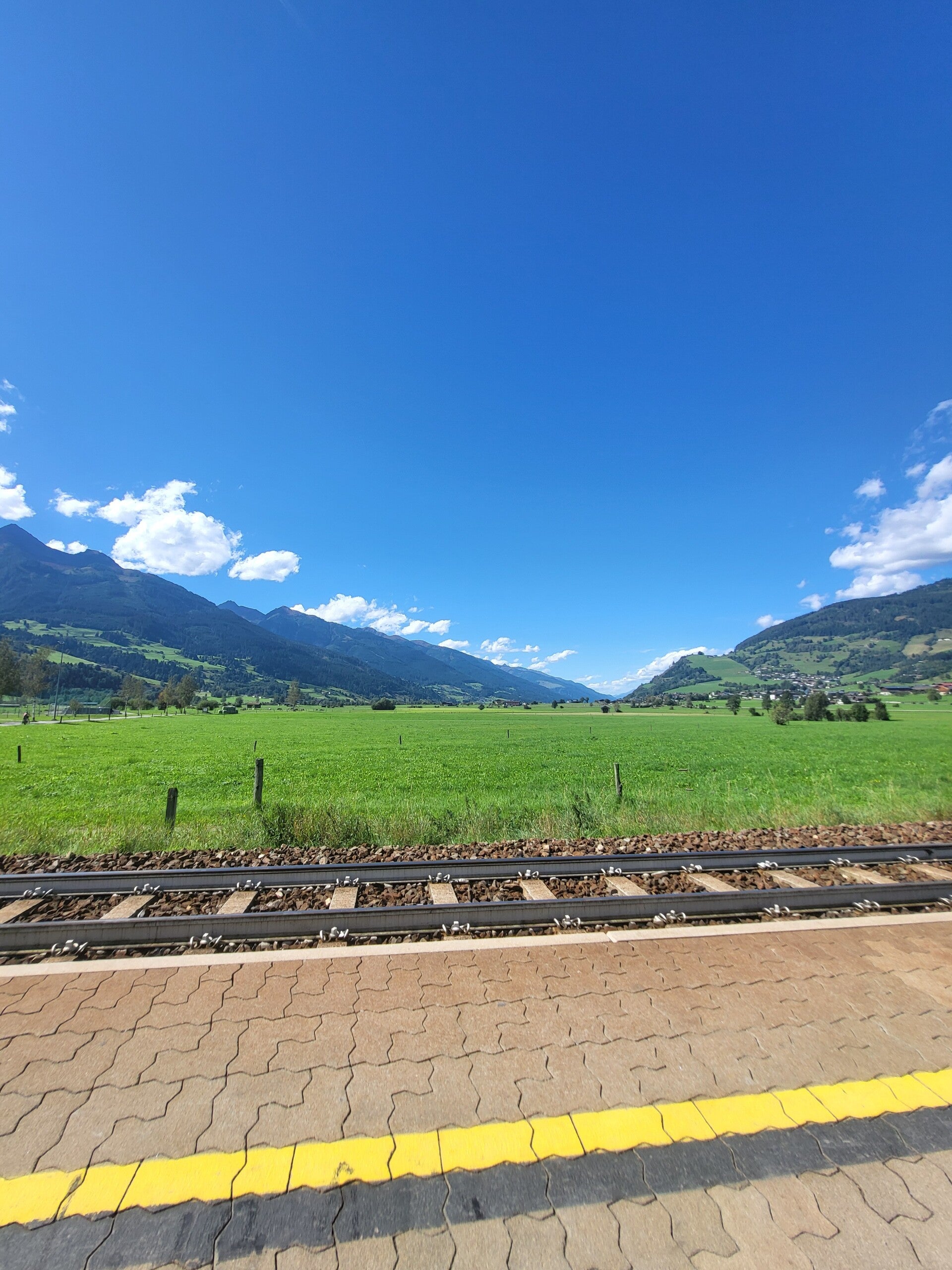 Beispielbild Grenzen jeder Mensch hat andere, innere Grenzen Blick in den Oberpinzgau, Tina Künzel Vertrauen statt Angst