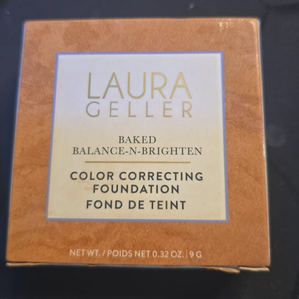 Laura Geller Baked Balance-n-Brighten Color Correcting Foundation – Golden Medium