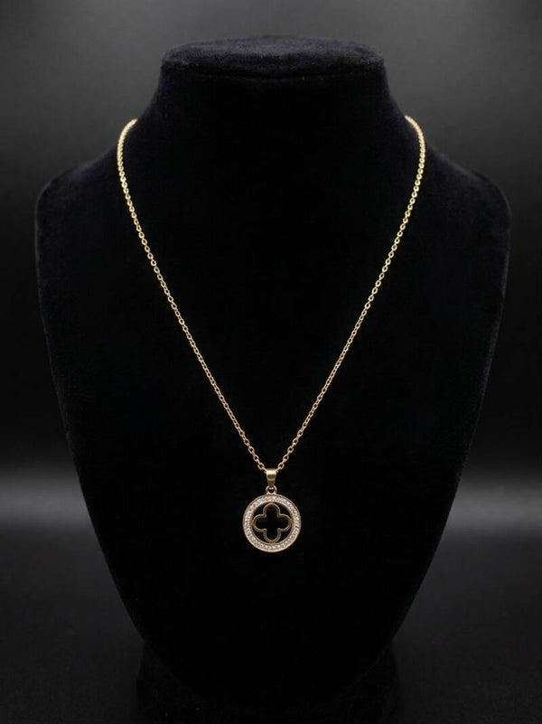 Quatrefoil Halo Pendant Necklace