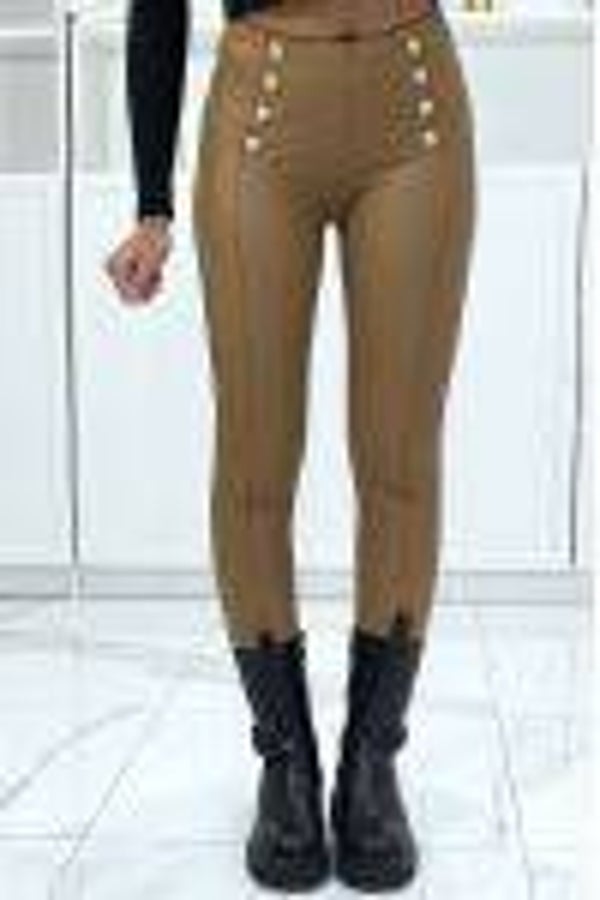 Pantalon slim camel en simili avec boutons doré
