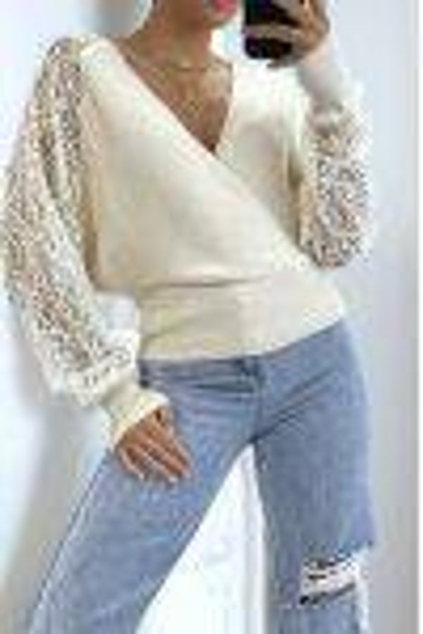 Pull cache coeur taupe avec manches en dentelle