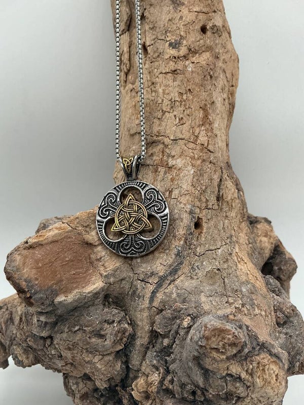 Pendentif de la trinité irlandaise