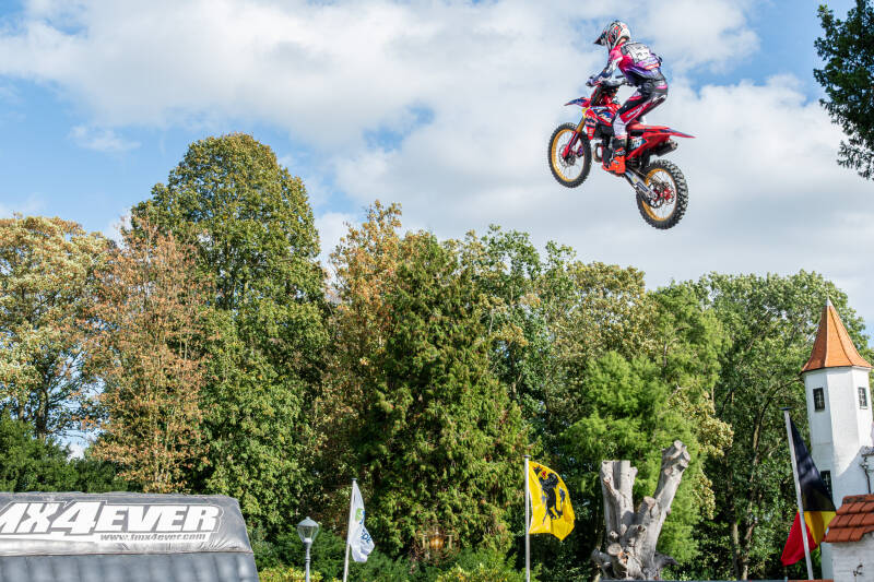 girnaertfeesten-girnaert-eetfestijn-girnaert-stuntshow-timelesstales-89-standard.jpg