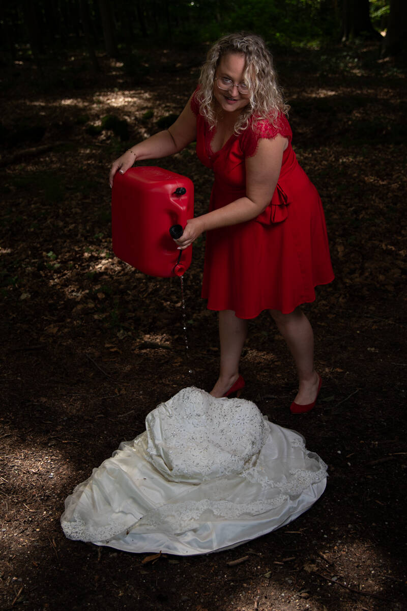 timeless-tales-trash-the-dress-bridal-empowerment-jerrycan-trouwjurk-jpg-standard.jpg
