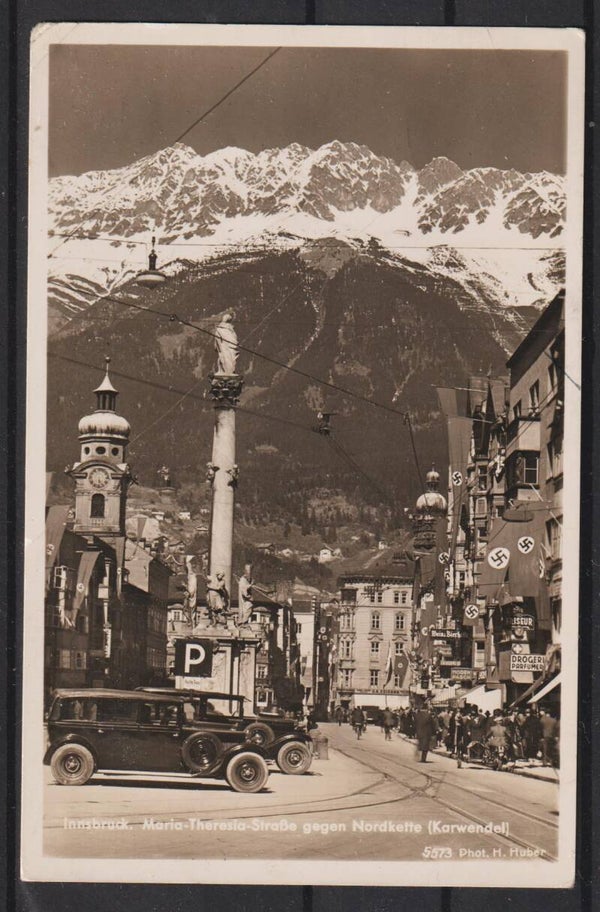 Innsbruck in Fahnenpracht  (b148)