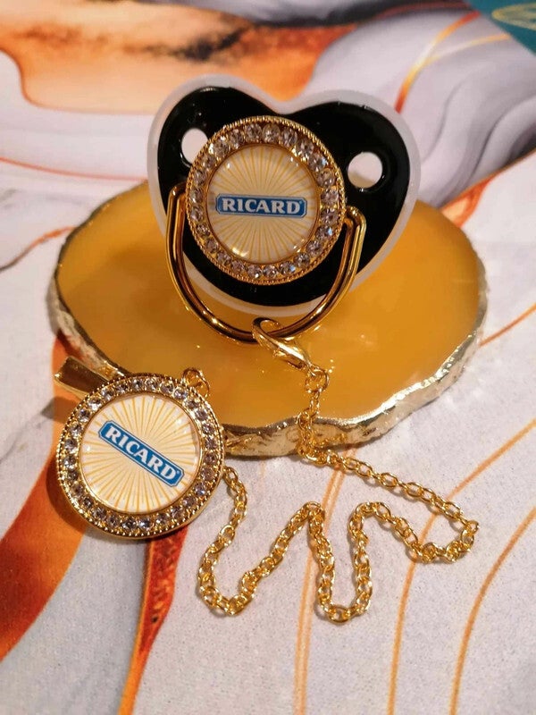 Tétine Strass avec Attache Ricard – Forme Physiologique – 5 Coloris Disponibles ✨