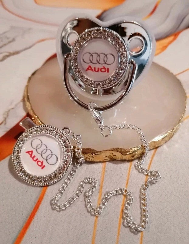🚗✨ Tétine Strass Audi – Élégance & Originalité ✨🚗