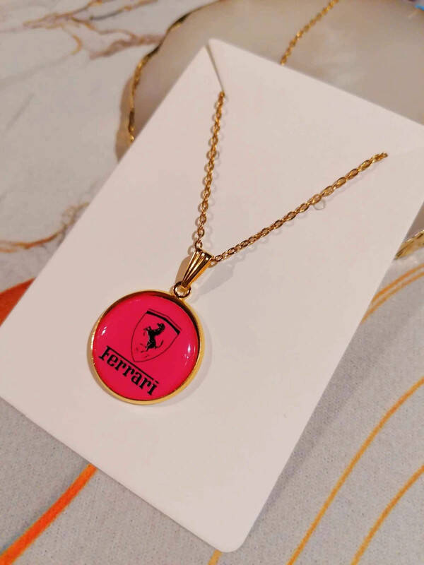 Collection Inspirée de Ferrari Rose – Luxe & audace au féminin signés LTDF Creation
