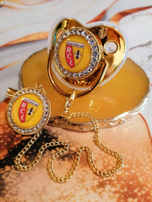 Tétine Strass RC Lens – La passion Sang & Or dès le berceau