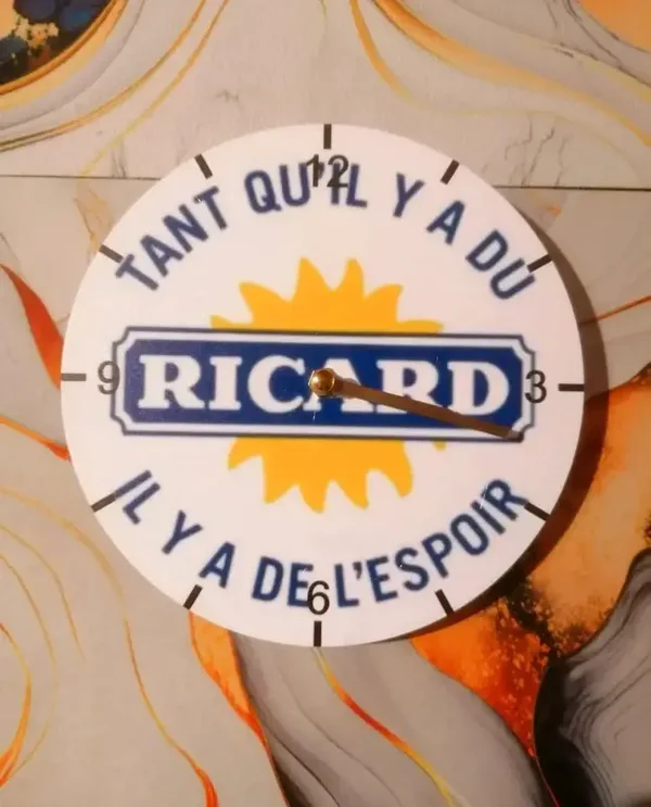 Horloge Murale « Tant qu’il y a du Ricard, il y a de l’espoir » – 20 cm | Boutique LTDF Création