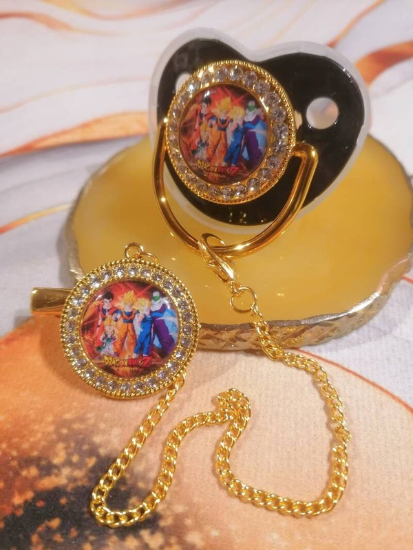 Tétine avec attache style Dragon Ball Z – Forme physiologique bébé | 5 couleurs disponibles