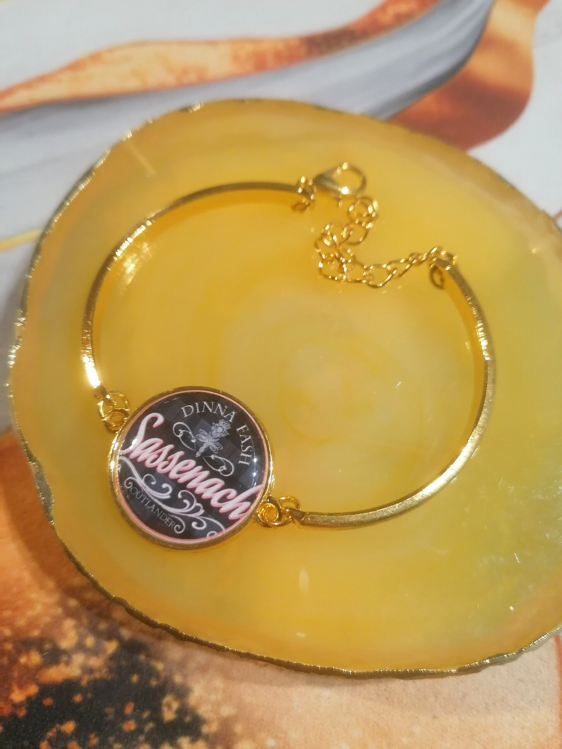 Collection Bijoux Outlander Doré & Argenté – Colliers Strass, Bagues Ajustables, Bracelets Manchette, Boucles d’Oreilles & Porte-Clés | LTDF Creation