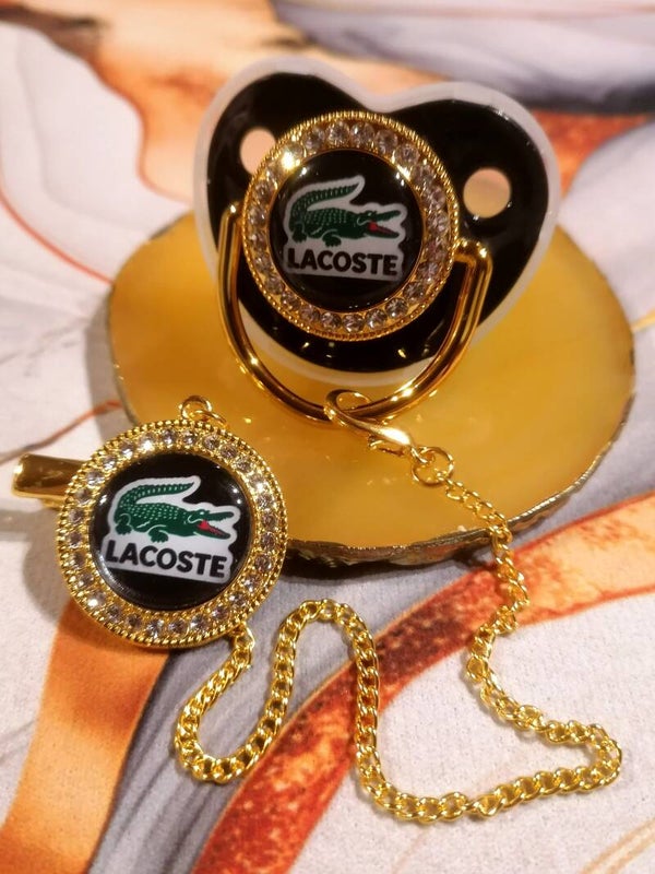 Tétine avec attache style Lacoste forme physiologique – 5 couleurs disponibles