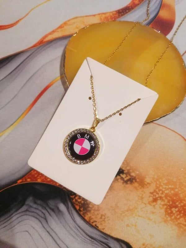 Collier BMW rose avec strass en acier inoxydable doré ou argenté – Bijou automobile brillant | LTDF Création