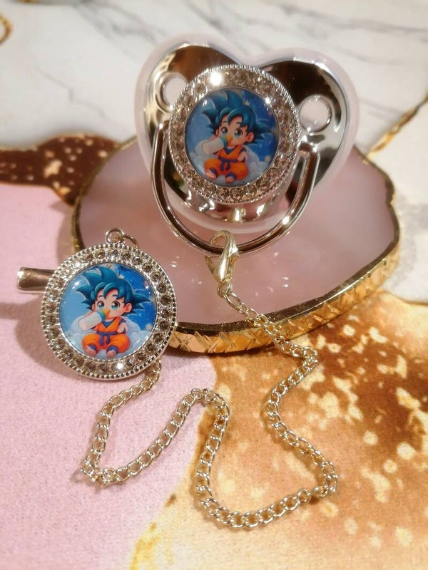 Tétine Strass Physiologique avec Attache Dragon Ball Z – 5 Coloris Disponibles