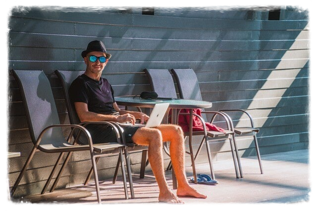 arbeitender Mensch Frieden und Diplomatie.de