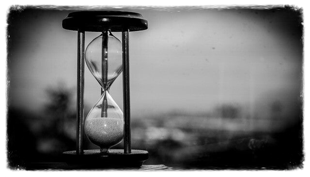 Sanduhr FriedenundDiplomatie.de