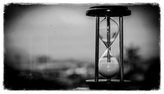 Sanduhr FriedenundDiplomatie.de