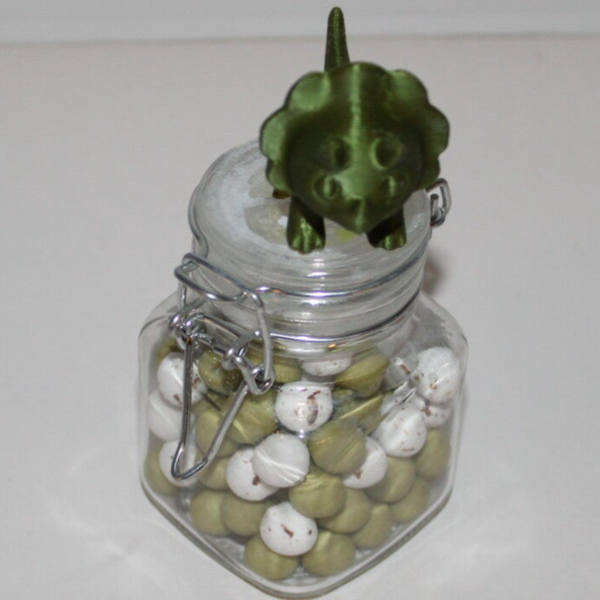 weckpot met dino gevuld met chocoballs