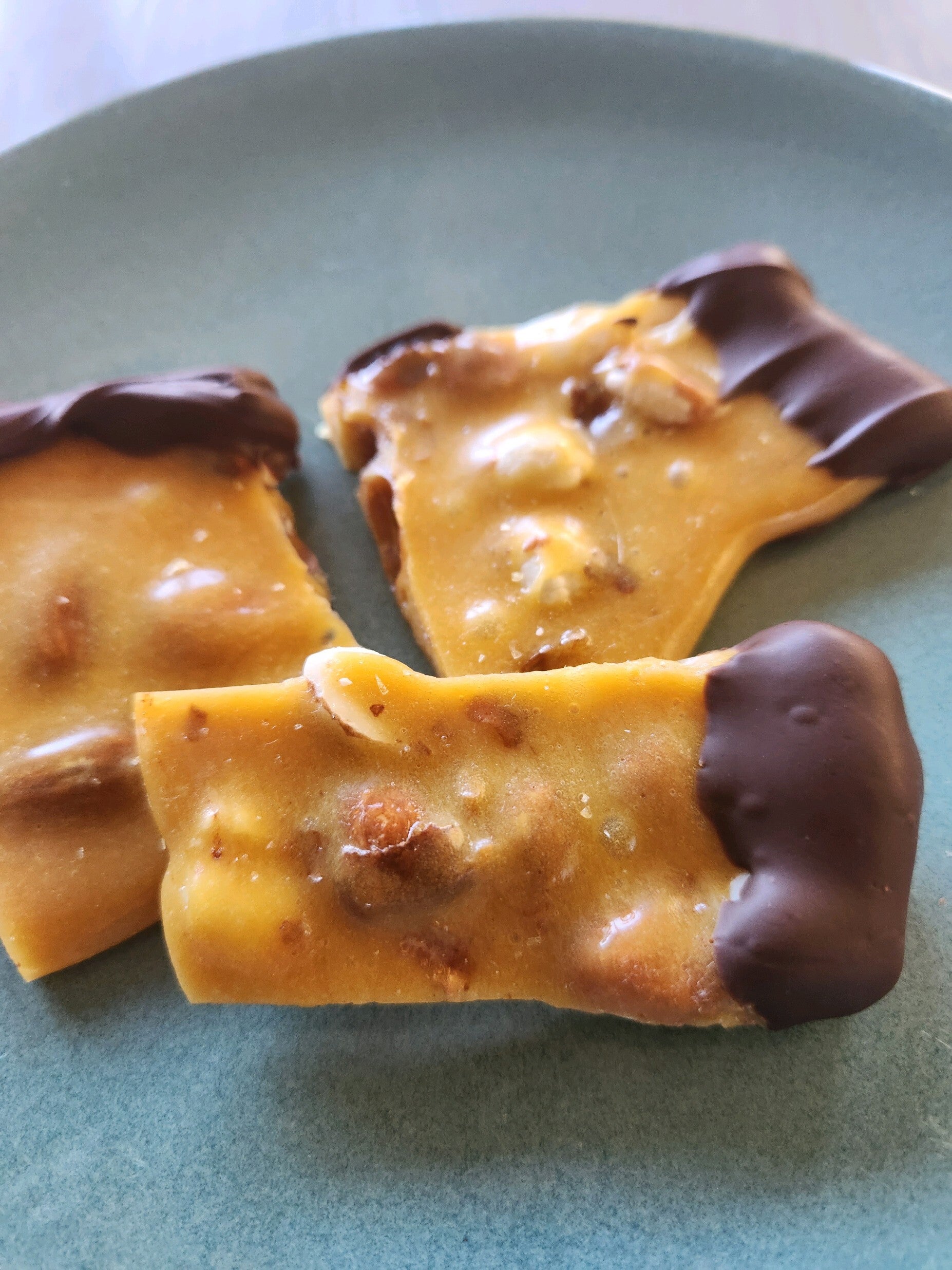 Almond or Peanut Brittle Dipped in Milk or Dark Chocolate Mix with Classic Brittle