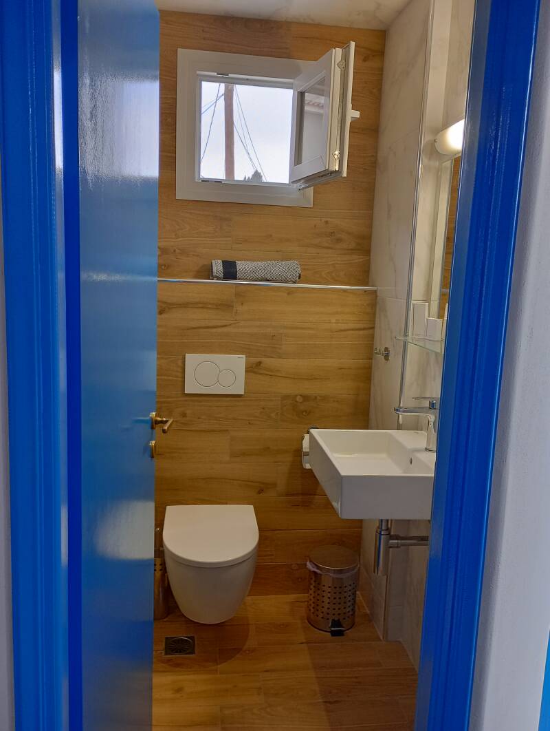 Δωμάτιο στον Πόρο. Rooms of Nectar. Our wc