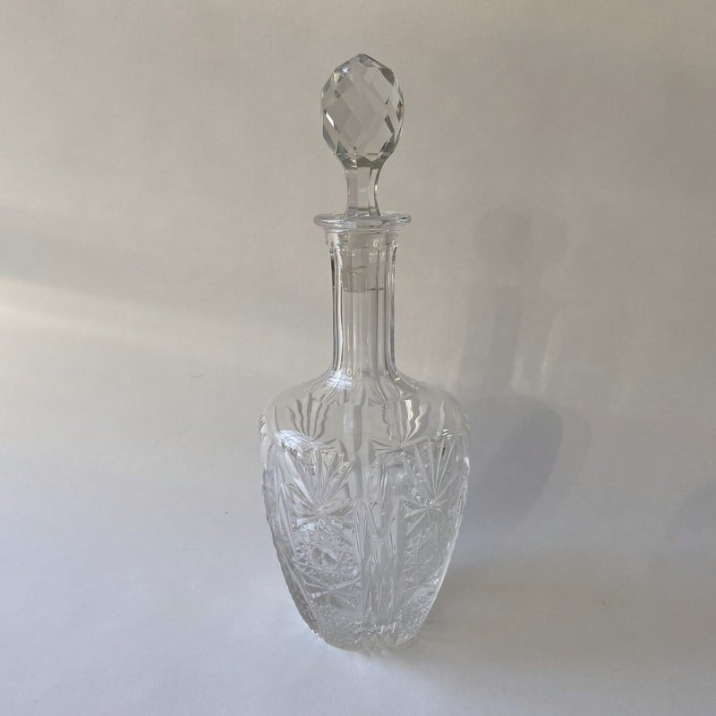 Geslepen kristallen karaf, hoogte 29,5 cm.
