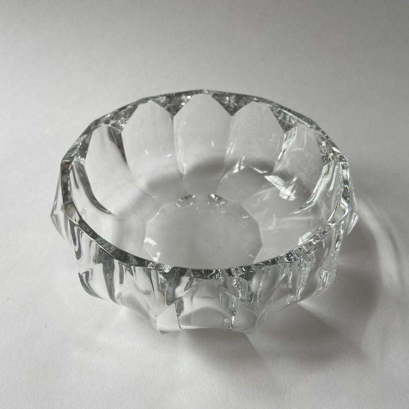 Schaaltje, ø 15 cm, hoogte 6,5 cm.