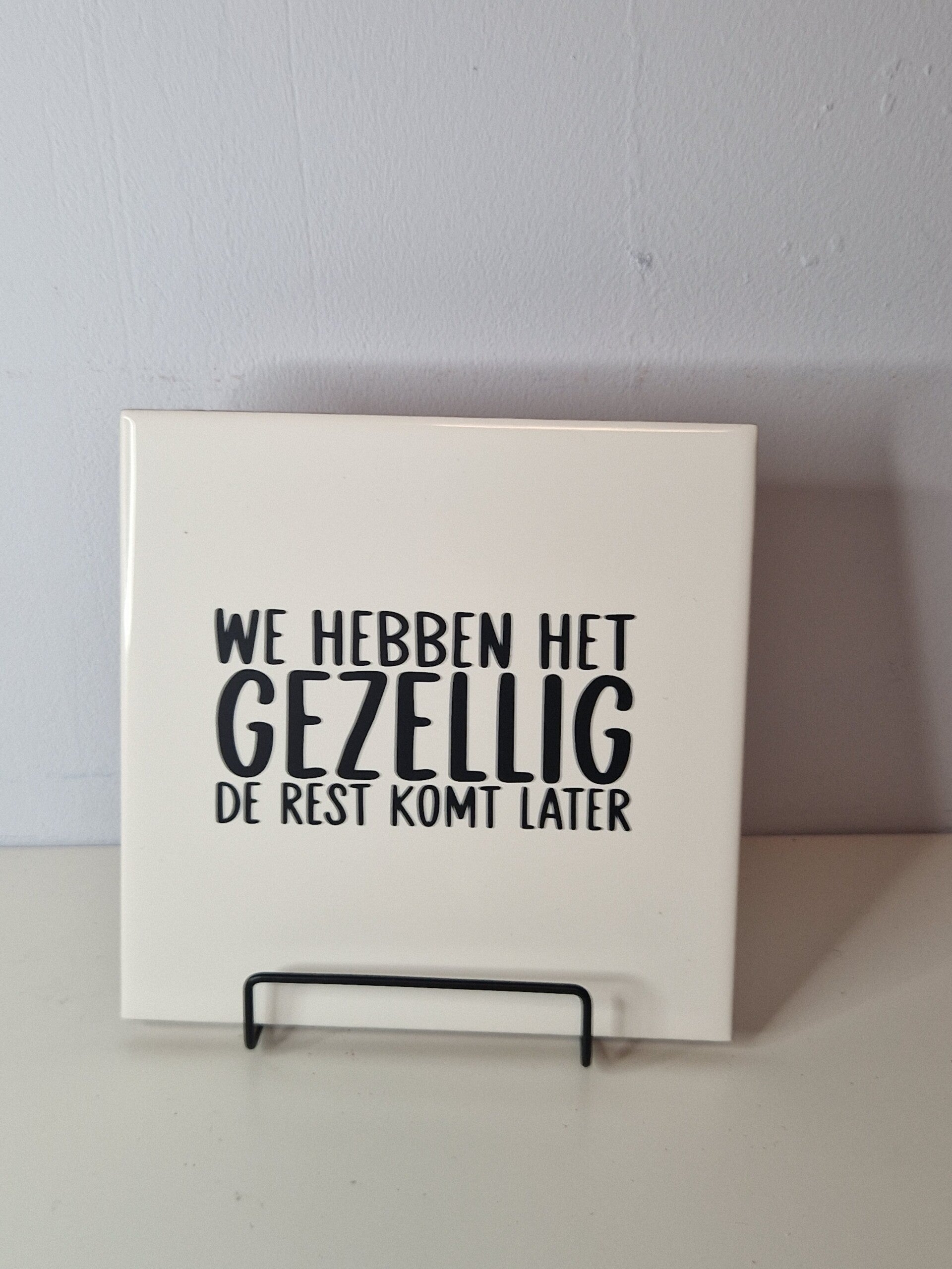 Wij hebben het gezellig.  De rest komt later Tegeltje