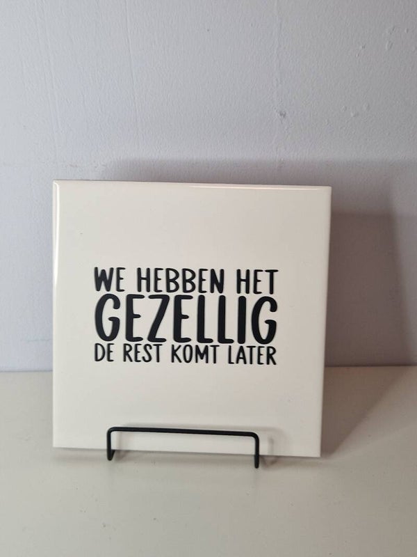 Wij hebben het gezellig.  De rest komt later Tegeltje