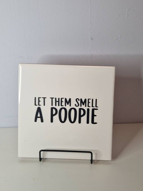 Let them smell a poopie. Tegeltje
