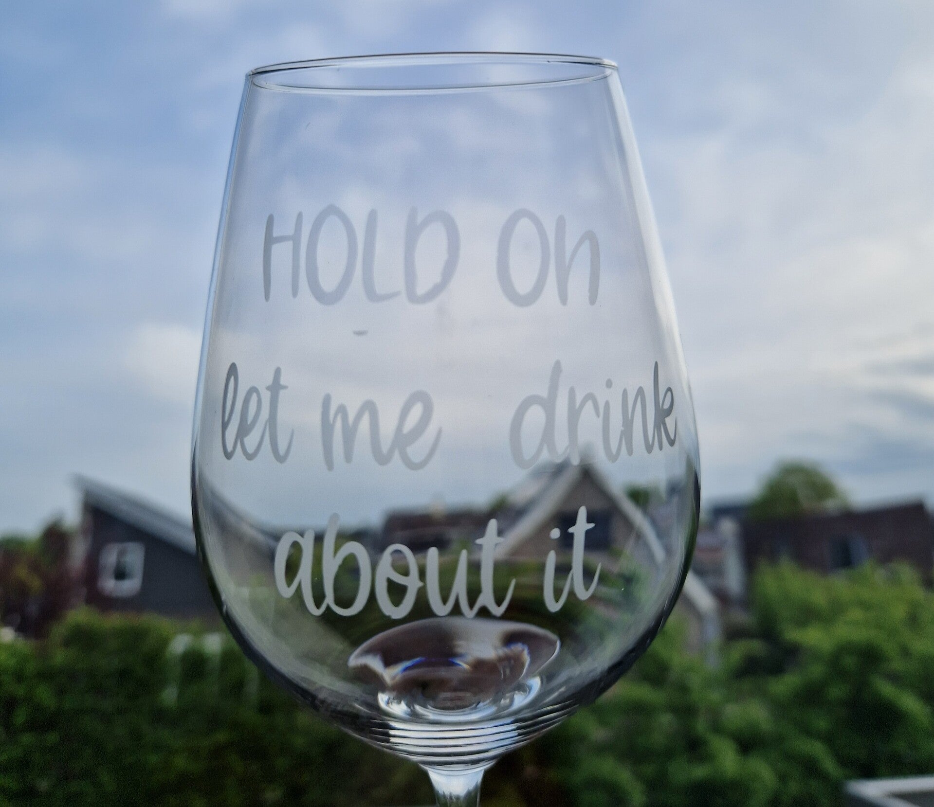 Wijnglas: Hold on let me drink about it