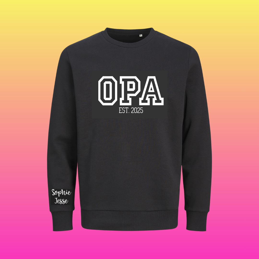 Sweater OPA est. met namen op mouw