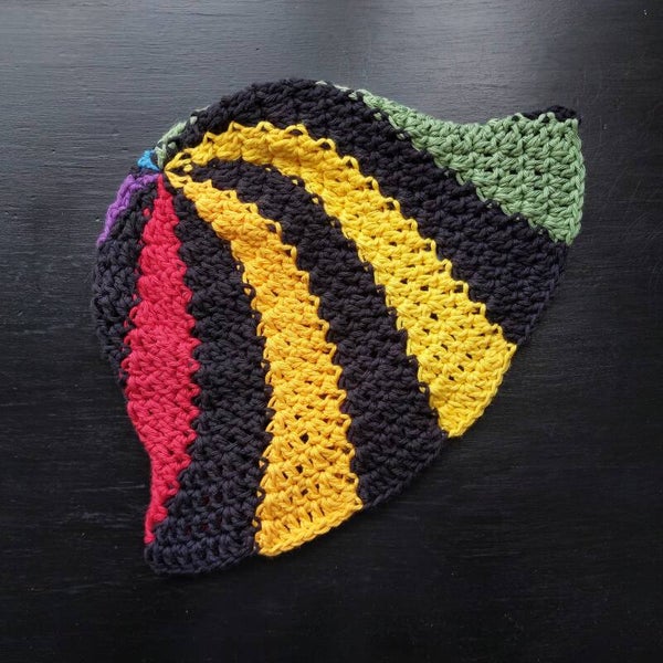 Swirl Bucket Hat - Black & Rainbow