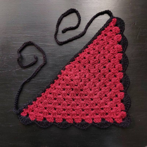 Granny Stitch Bandana - Red & Black