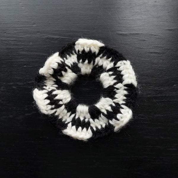 Checkered Scrunchie - Black & White