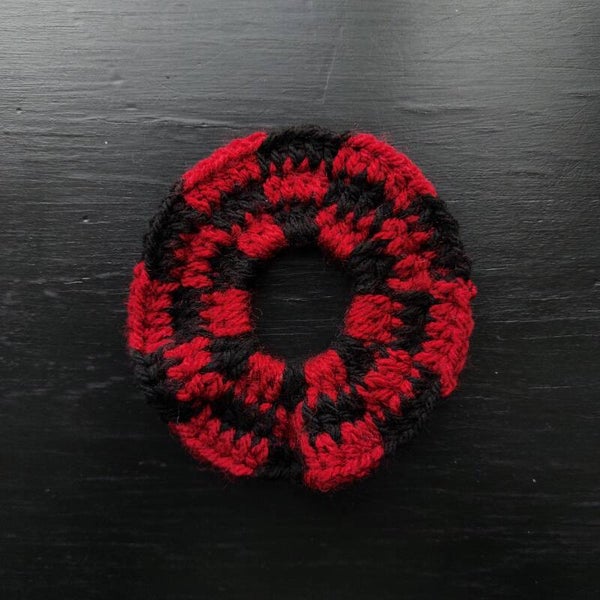 Checkered Scrunchie - Black & Red