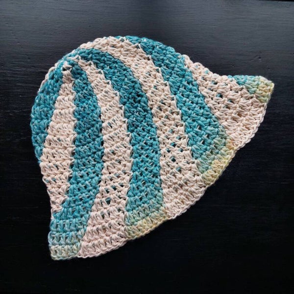 Swirl Bucket Hat - Cream & Blue Gradient