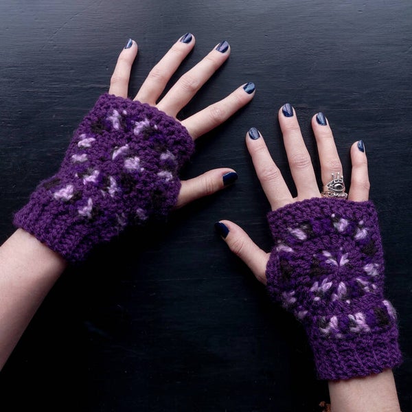 Spiral Fingerless Gloves - Purple