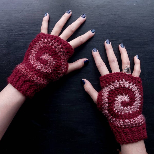 Spiral Fingerless Gloves - Red & Gradient