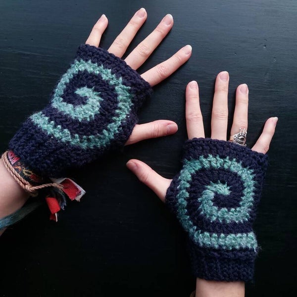 Spiral Fingerless Gloves - Dark Blue & Metallic Blue