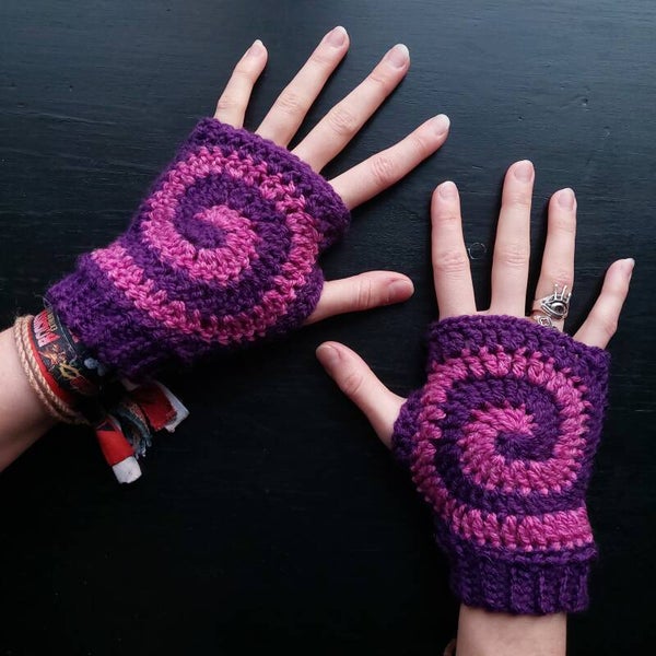 Spiral Fingerless Gloves - Purple & Magenta