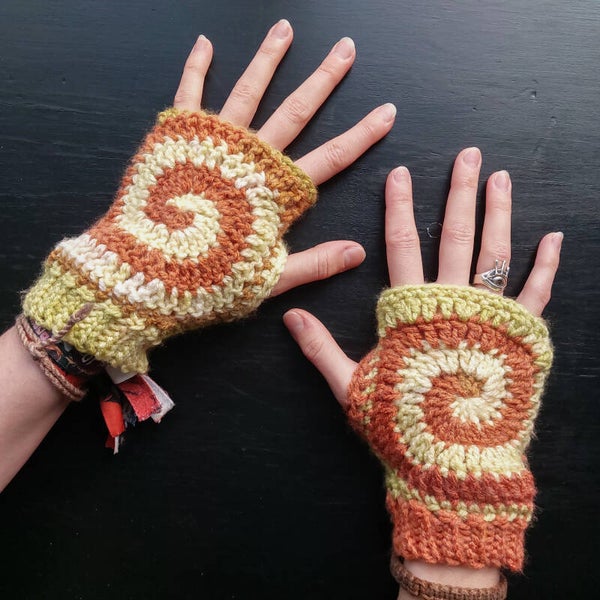 Spiral Fingerless Gloves - Green & Orange