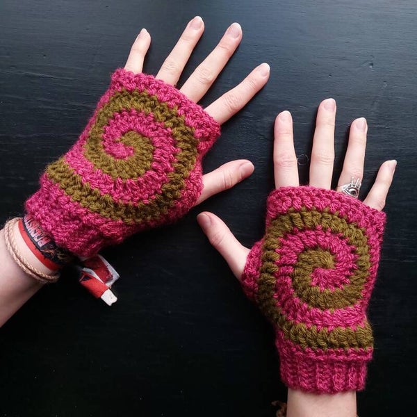 Spiral Fingerless Gloves - Dark Pink & Green