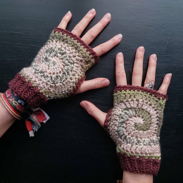Spiral Fingerless Gloves - Beige, Brown & Green