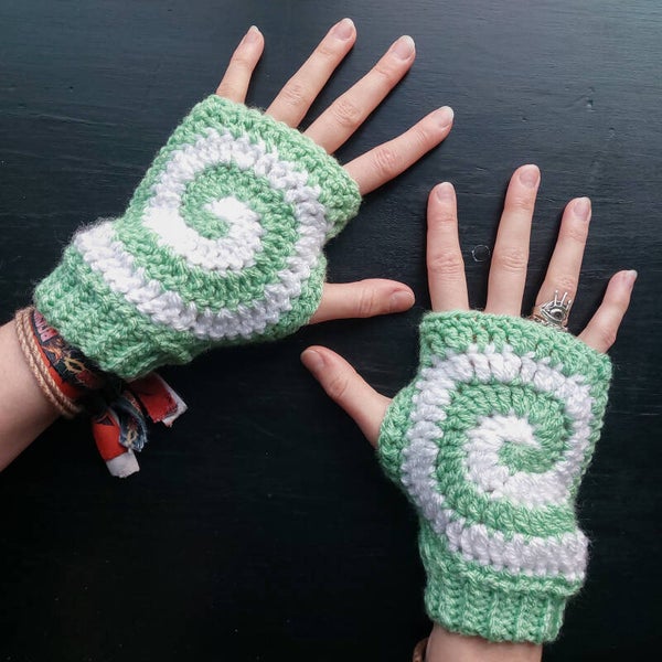 Spiral Fingerless Gloves - Mint Green & White