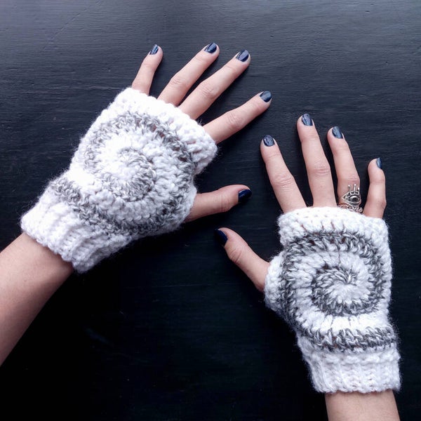 Spiral Fingerless Gloves - White & Grey