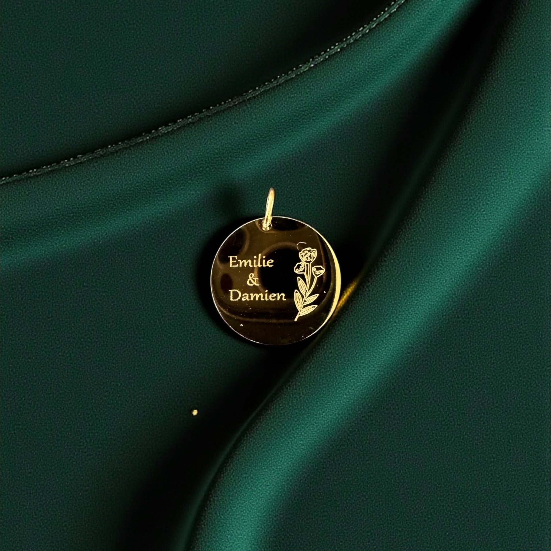 Médaillon Gravé Personnalisé – Gravure Unique