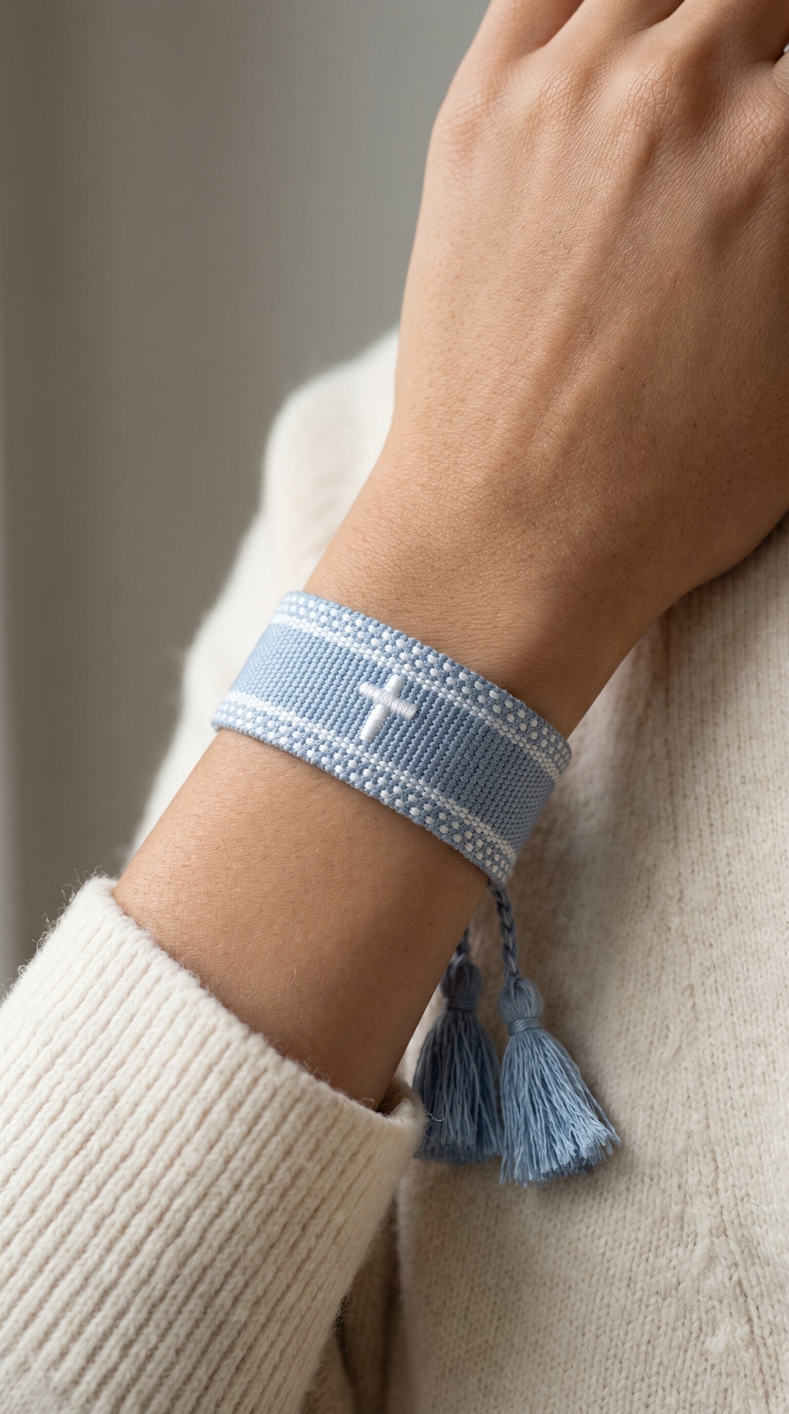 Gevlochten armband met kruisje