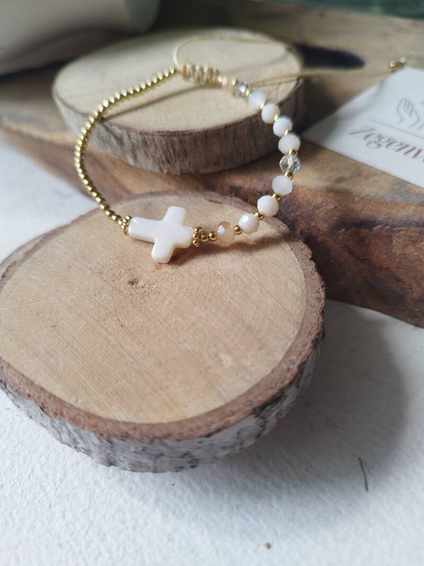 Boho Armband Goud, half kraaltjes, Wit Kruisje
