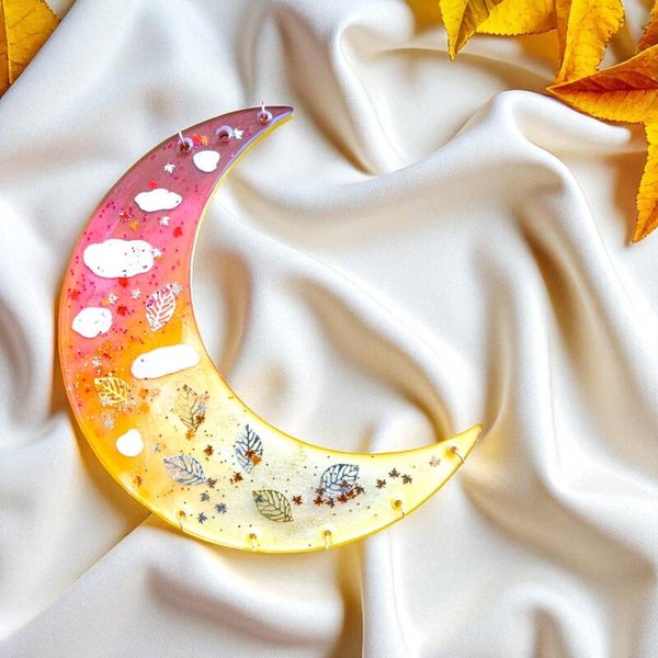 Lune d'automne suspendue